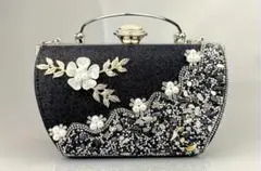 エレガントな黒の細工の美しいバック 成人式、結婚式、パーティに。チェーン付き