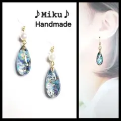 No.1318-A　ホログラム☆ブラック☆レジン☆ピアス・イヤリング(ブルー)