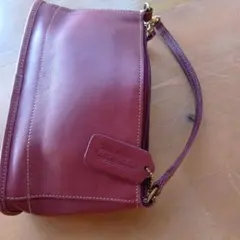 COACHのバーガンディ レザー ハンドバッグ