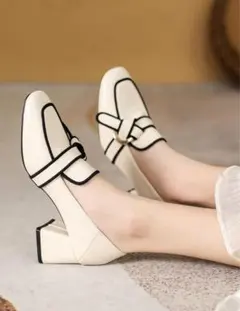 アイボリー リボン付き ローファー風パンプス
