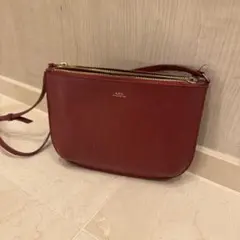A.P.C. ショルダーバッグ ボルドーのサムネイル