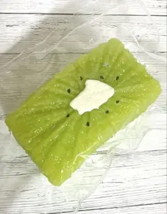 LaDoDo 氷バター　グリーン　キウイ　キラキラ　スクイーズ