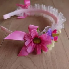 花飾り付きピンクカチューシャ