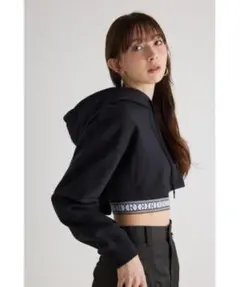 rienda クロップドフーディースウェットトップス 春服のサムネイル