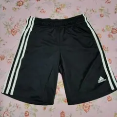 adidas 黒 ハーフパンツ 3本ライン