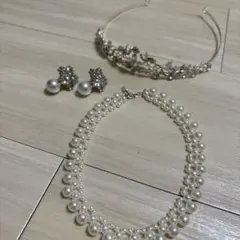 パールネックレスのみ