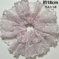 ハンドメイド ♡シュシュ フリル 薄いピンクに白のハートの刺しゅう入りチュール