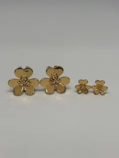 クローバー ミニモデル フラワーピアス ゴールドカラー 高品質