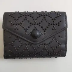 CALEE スタッズ 三つ折り財布 ブラック レザー - メルカリ