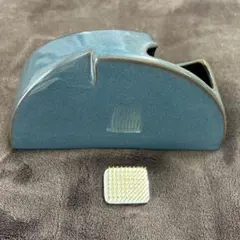 青い陶器の花器