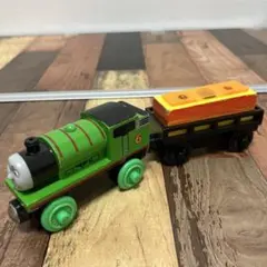 機関車トーマス　木製トーマスシリーズ　パーシーとカーゴカー　セット