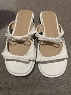 アリソンブラウン　リボン付きホワイトサンダル
