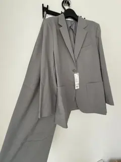新品未使用　UNIQLO 感動ジャケット　感動パンツ　セットアップ　スーツ　xlのサムネイル