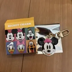新品　未使用　ディズニーストア　限定　シークレットチャーム　ミニー
