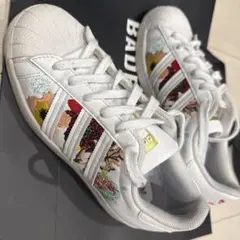 adidas スニーカー 花柄刺繍 ホワイト