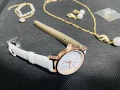 (新品)レディース腕時計白　ピアス　ネックレス　ブレスレット4点セット