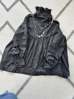 大活躍⭐︎ボリュームブラウスシャツ　黒　リボンフリル付き　フリーサイズ