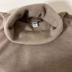 ユニクロ　ヒートテック　タートルカットソー　ベージュ