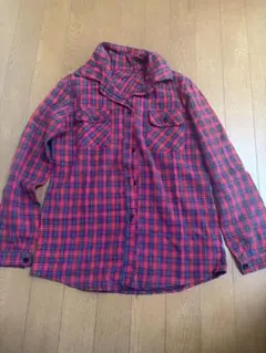 レディース　赤のチェック柄 長袖シャツ