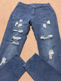 ダメージジーンズ