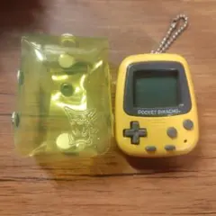 ポケットピカチュウ　イエロー　専用ケース付き