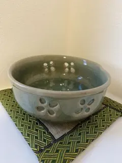 陶器ボウル穴あきデザイン