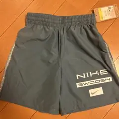 Nike Swoosh グレー ハーフパンツ 140