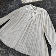 zara ボウタイシャツホワイト プリーツ 長袖ブラウス　キャンディスリーブ