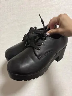 黒 レースアップ 中ヒール ローファー