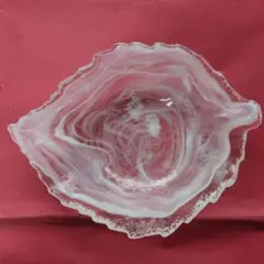 葉っぱ型ガラス製のボウル・花器