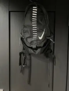 Nike ブラックバックパック ストライプデザイン