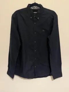 バーバリー　黒ボタンダウン長袖シャツ