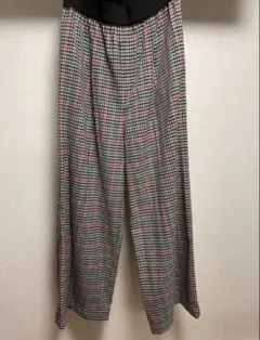 くるくるチェック刺繍パンツ - メルカリ