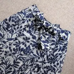 ひざ丈タックスカート