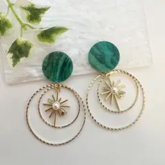ピアス　イヤリング　グリーン　マーブル　ラメ入り　ゴールドリング　チャーム　星