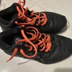 バスケットボールシューズ 黒オレンジ ハイカット　アシックス