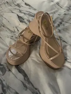 ベージュ ストラップサンダル ウェッジソール