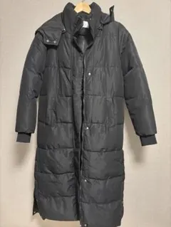 フード付きブラックロングダウンコート