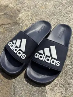 adidas ネイビー サンダル