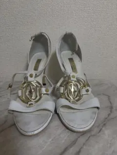 DIANA ホワイトハイヒールサンダル ゴールド装飾