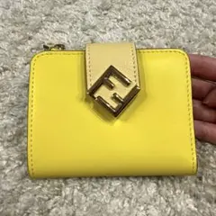 【超美品】FENDI イエロー レザー 二つ折り財布 風水