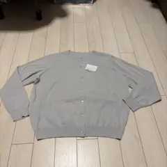 ギリギリ価格。未使用品。セシールのシルバーグレーのライトカーディガン