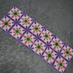 カラフルな花柄の布地（絞り染め手ぬぐい）