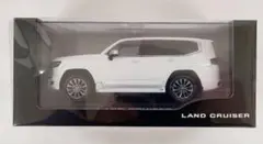 トヨタ ランドクルーザー300 ホワイト カーサンプル