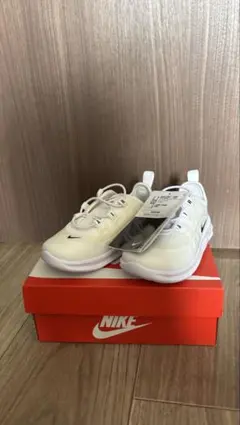 【新品未使用／タグ付き】NIKE AIR MAX VARSITY スニーカーのサムネイル
