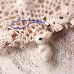 ⭕お値下げしました⭕ハンドメイド 羊毛 ウサギ ストラップ マスコット