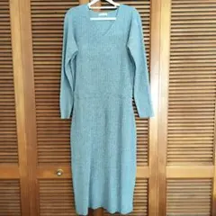 リブニットワンピース　グレー　長袖　ワンピース　Vネック　ニットワンピース