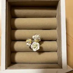 白いバラのリング　アクシーズファム