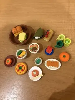 ミニチュア　消しゴム　餃子　パン　中華　和菓子　寿司　果物　ピザ　カップラーメン