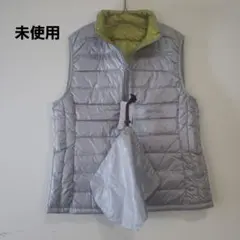 未使用 、シルバー グリーン（黄色系の緑） ダウンベスト、薄手、中国製です。